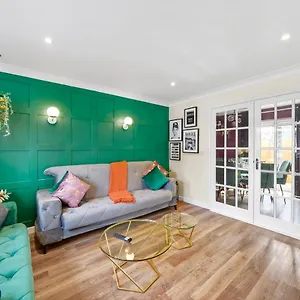 luxury-4-bed-house-in-bristol.tophotelsbath.com/